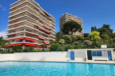 Piscine de l'établissement Magnifique 3P avec vue mer balcon et piscine ou située à proximité