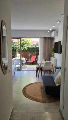 Télévision ou salle de divertissement dans l'établissement Studio Sun-Beach avec parking et jardin - 500m des plages de Juan Les Pins