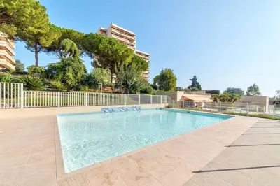 Piscine de l'établissement Eden ou située à proximité
