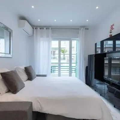 LOUIS GALLET Centre JUAN LES PINS 50m des plages