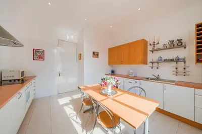 Cuisine ou kitchenette dans l'établissement Cozystay 1249 - Très bel appartement bourgeois