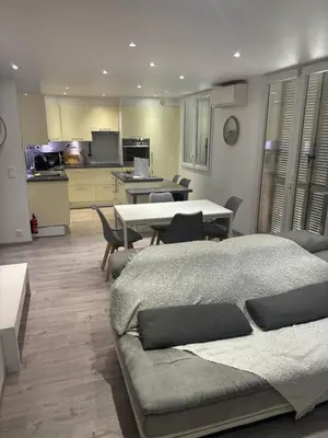 Cuisine ou kitchenette dans l'établissement Your Apartment at Riviera Bliss