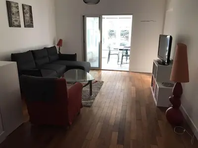 Télévision ou salle de divertissement dans l'établissement Appartement au cœur de Cannes