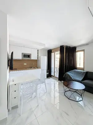Cuisine ou kitchenette dans l'établissement Résidence Graziella Appartement 527