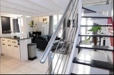 Cuisine ou kitchenette dans l'établissement Beau T1 bis centre Juan les pins