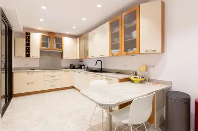 Cuisine ou kitchenette dans l'établissement Exceptional Super-Cannes Glaïeuls with sea views pools & private jacuzzi