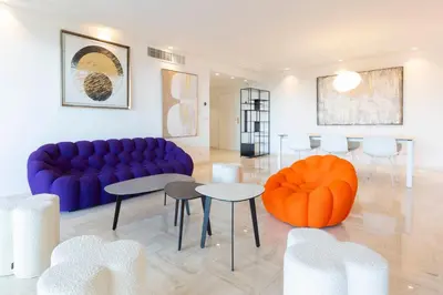 Coin salon dans l'établissement Exceptional Super-Cannes Glaïeuls with sea views pools & private jacuzzi