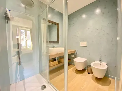 Salle de bains dans l'établissement Le 74 SCLS - Rue d'Antibes, Clim, Wifi