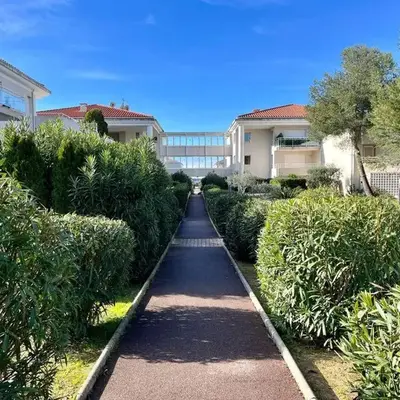 Modern Condo w Terrace 250m from Beach & Pool
