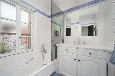 Salle de bains dans l'établissement Villa Palma near the beaches Cannes