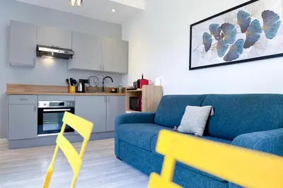 Cuisine ou kitchenette dans l'établissement GAMBETTA - Lumineux Calme au coeur d'Antibes et de ses Plages