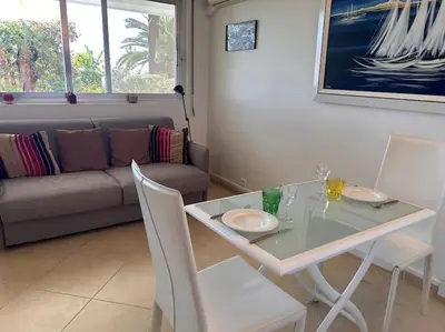 Coin salon dans l'établissement Studio golfe-juan piscine plage privée tennis
