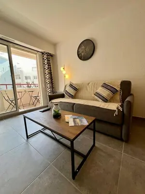 Coin salon dans l'établissement Studio Climatisé, Cosy et Calme au Centre Ville