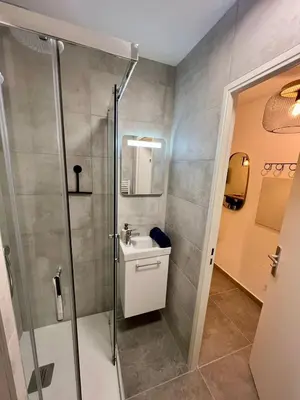 Salle de bains dans l'établissement Studio Climatisé, Cosy et Calme au Centre Ville