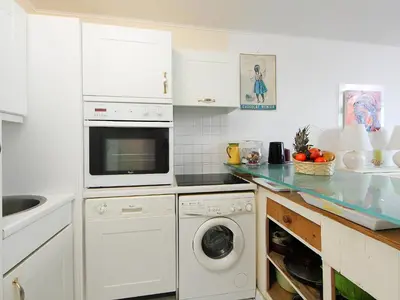 Cuisine ou kitchenette dans l'établissement Apartment Cannes Bay-2 by Interhome
