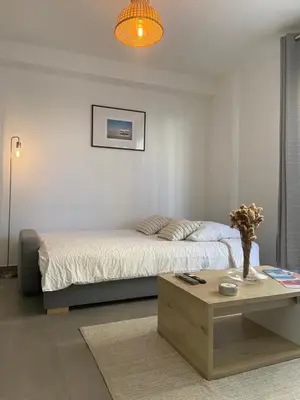 Un ou plusieurs lits dans un hébergement de l'établissement Studio confortable - Parking inclus - proche mer Juan-les-Pins
