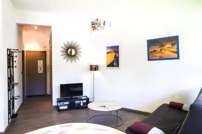 Télévision ou salle de divertissement dans l'établissement ACCI Cannes Gallia