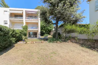 Jardin de l'établissement Charming & bright flat with AC Garden 300m and Closed Garage - BENAKEY