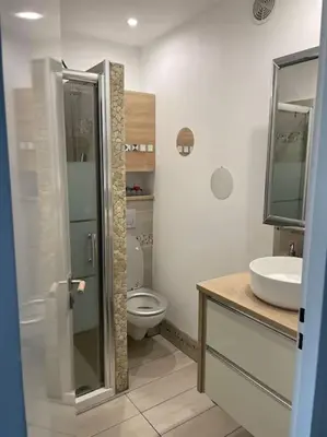 Salle de bains dans l'établissement Appt en RDJ à 2 min de la plage