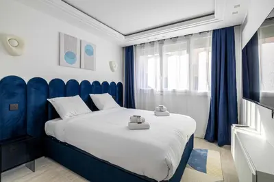 Un ou plusieurs lits dans un hébergement de l'établissement Luxurious Apartment- Croisette-Carré d'Or