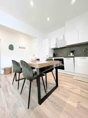 Cuisine ou kitchenette dans l'établissement Le Bruna: Apt 4 prs, Clim, 10 min plages
