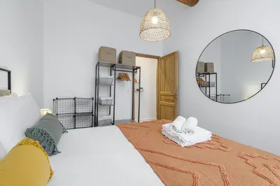 Un ou plusieurs lits dans un hébergement de l'établissement Old town Antibes Superb new flat, for 3, AC, Wi-Fi