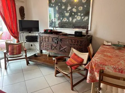 Télévision ou salle de divertissement dans l'établissement Appartement plein centre