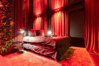Un ou plusieurs lits dans un hébergement de l'établissement Évasion intime : Love Room de luxe à Cannes
