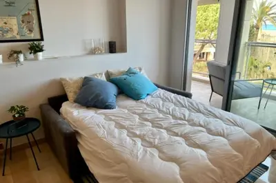 Un ou plusieurs lits dans un hébergement de l'établissement Antibes sea view near Ilette - Sleeps 4 - Parking