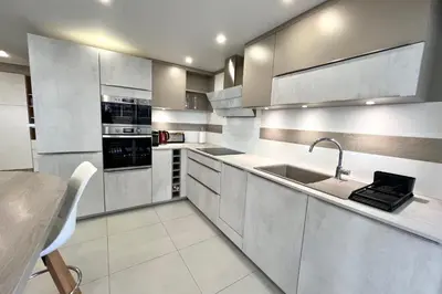 Cuisine ou kitchenette dans l'établissement ANTIBES PONTEIL - 4 people - Terrace