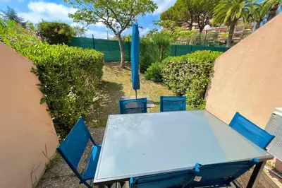 Jardin de l'établissement Antibes - 4 People - Swimming pool Tennis Garage