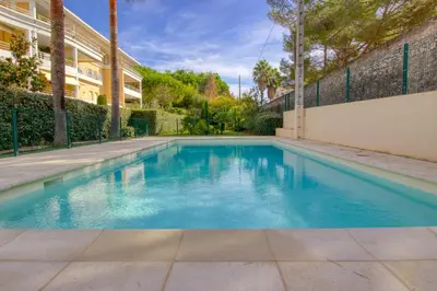 Piscine de l'établissement Golfe Juan - 4 People - Swimming Pool - Private Parking ou située à proximité