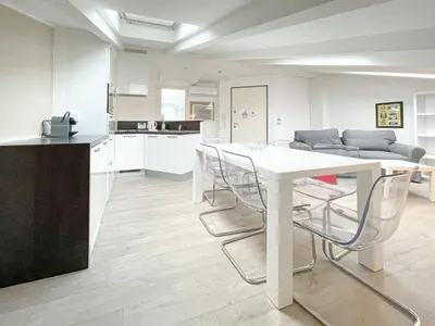 Cuisine ou kitchenette dans l'établissement Tony Allard By Winsome Destination 4A