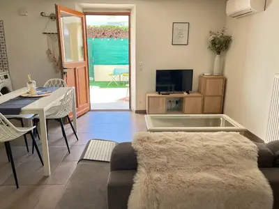 Télévision ou salle de divertissement dans l'établissement Antibes chez Elodie