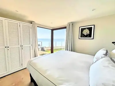 Un ou plusieurs lits dans un hébergement de l'établissement Villa Marsa - Cannes - on beach
