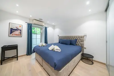 Un ou plusieurs lits dans un hébergement de l'établissement Cannes centre maison bourgeoise