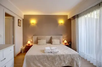 Un ou plusieurs lits dans un hébergement de l'établissement 2 bdr apartment with garden next to the Croisette
