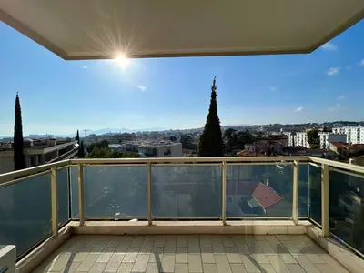 Balcon ou terrasse dans l'établissement A013-Apt vue mer avec piscine et terrasse