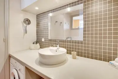 Salle de bains dans l'établissement A084-Welcoming apartment in Rue d'Antibes the heart of Cannes