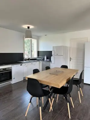 Cuisine ou kitchenette dans l'établissement Villa Constance 3 Antibes - Spacieux logement en dernier étage