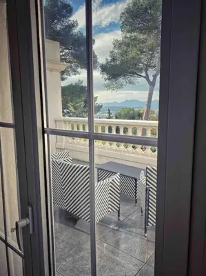 Balcon ou terrasse dans l'établissement Villa Lion, gorgeous villa in Le Cannet overlooking Cannes