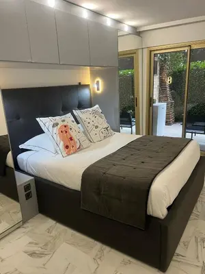 Un ou plusieurs lits dans un hébergement de l'établissement Chic 47m2, 2 rooms, ground floor, nice patio, 280m beach Croisette