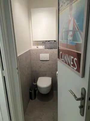 Salle de bains dans l'établissement Chic 47m2, 2 rooms, ground floor, nice patio, 280m beach Croisette