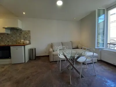 Cuisine ou kitchenette dans l'établissement Simon Apartments