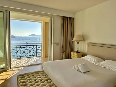 Un ou plusieurs lits dans un hébergement de l'établissement Cannes Croisette - Appartement 5 pièces face mer