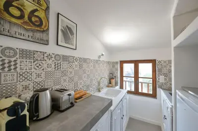 Cuisine ou kitchenette dans l'établissement LE PETIT BATEAU - NEW cosy/charming studio/mezzanine for 3 - AC/WIFI