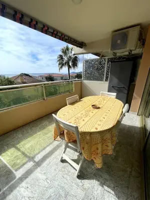 Balcon ou terrasse dans l'établissement Grand studio vue mer - Plages à pied - Parking