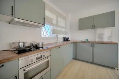 Cuisine ou kitchenette dans l'établissement Immogroom - cosy apartment - Terrace - AC - Wifi