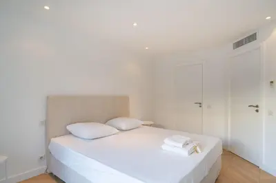 Un ou plusieurs lits dans un hébergement de l'établissement Magnificent 2 bedroom in the heart of Cannes
