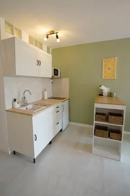 Cuisine ou kitchenette dans l'établissement Escapade Azur, Studio 2P, 1 min plage, Balcon